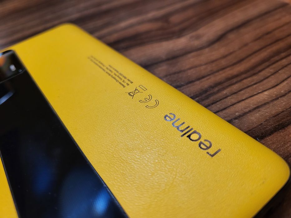 Telefon REALME GT 5G żólty stan bardzo dobry