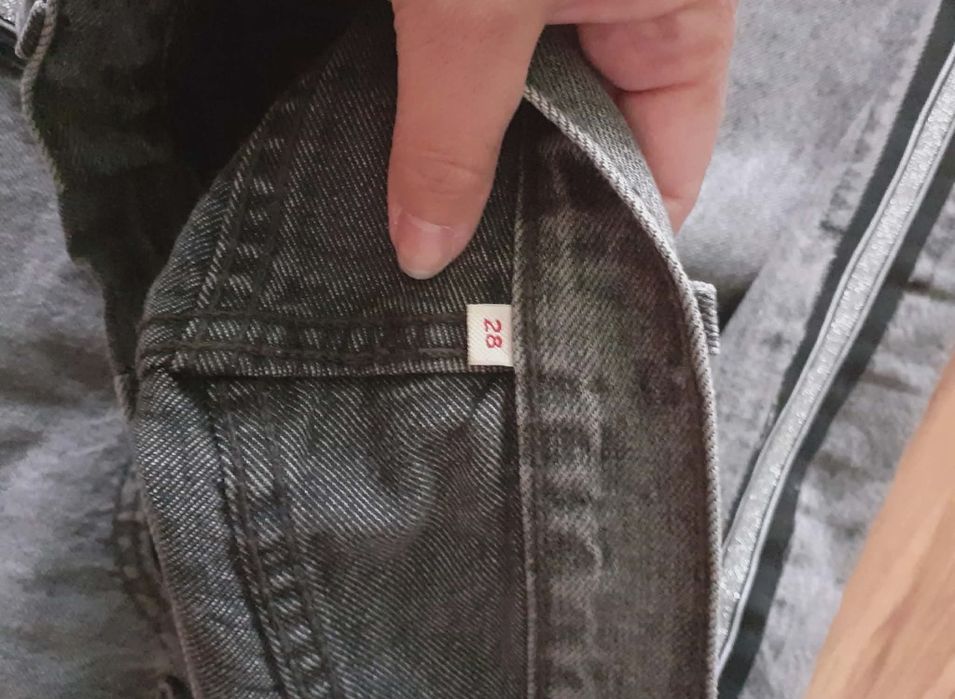 Szara spódnica Levi's W28