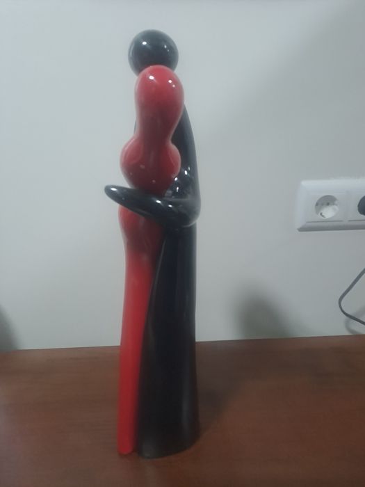 Adorno homem segurar na mulher