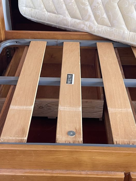 Cama de solteiro e colchao