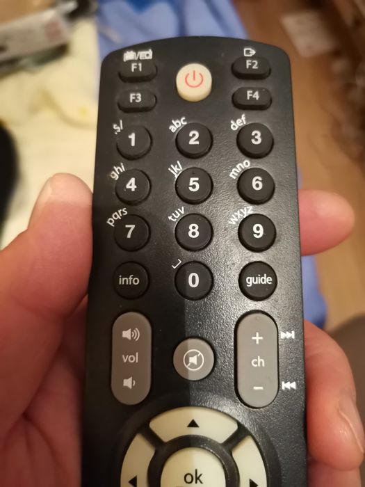 Pilot Ferguson RCU 240 do Ferguson Ariva T760i DVB-T2 HEVC