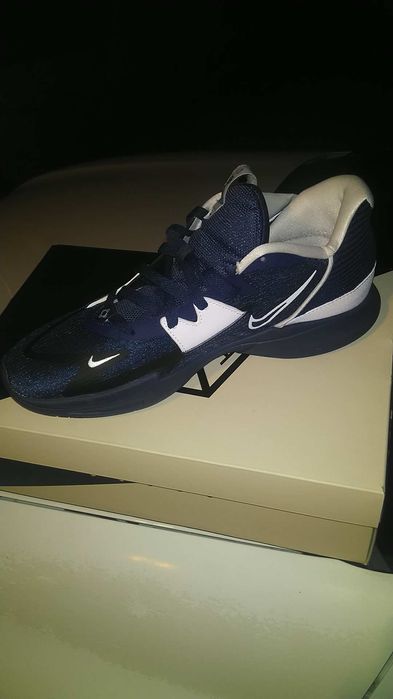 Boas estou a vender tênis Nike kyrie 5 low TB Black