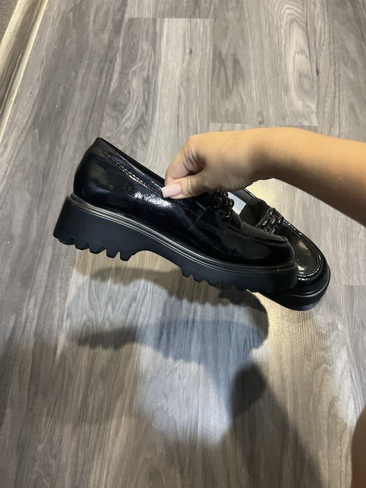 Туфлі, лофери.