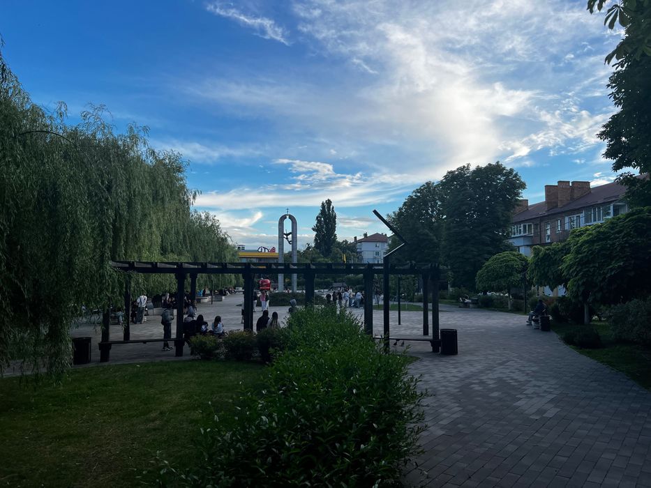 2к. Квартира подобово в центрі ,парк Венеція,1й поверх