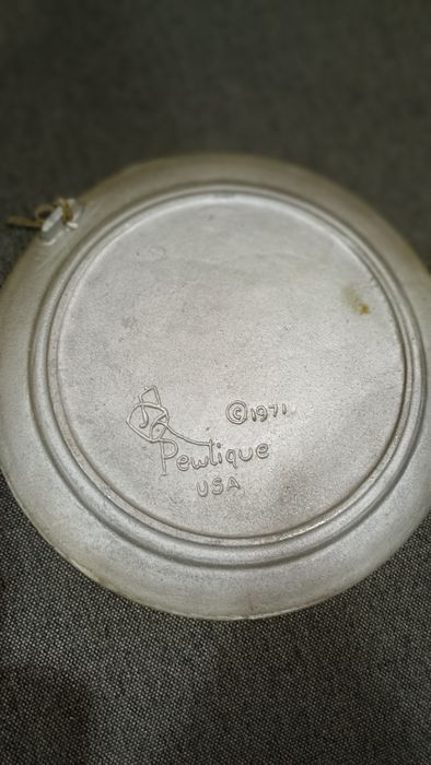 Декоративна олов'яна тарілка. Колекційна тарілка. олово.