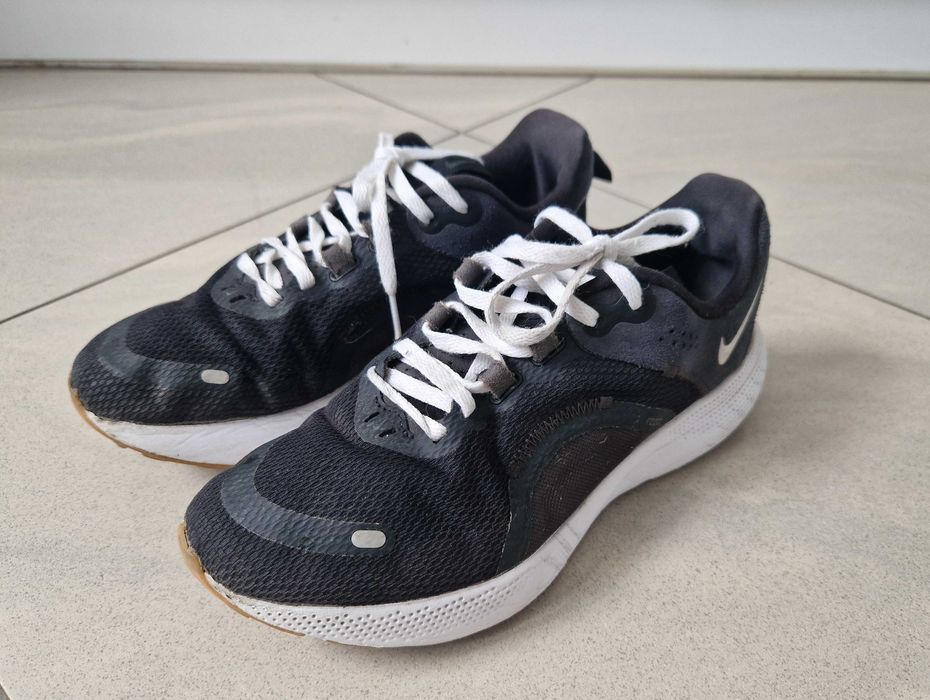Buty sportowe Nike r. 39, wkł. 25,0 cm