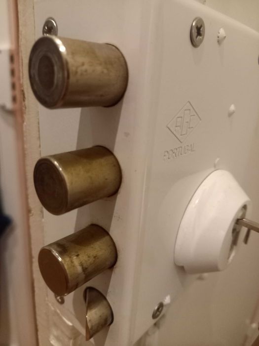 Fechadura porta de casa com trancas - Reservada