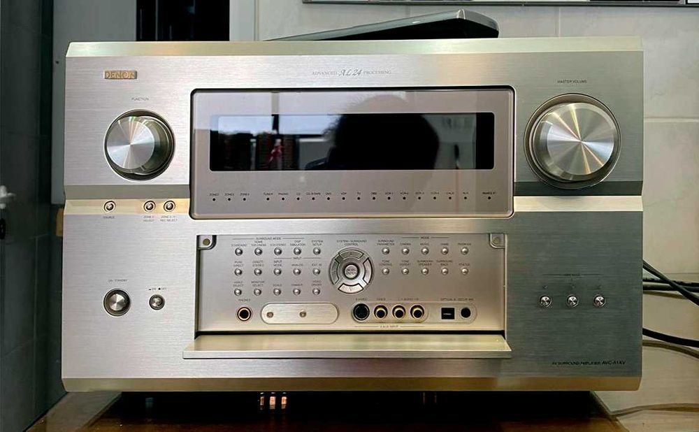 AV top em excelente estado