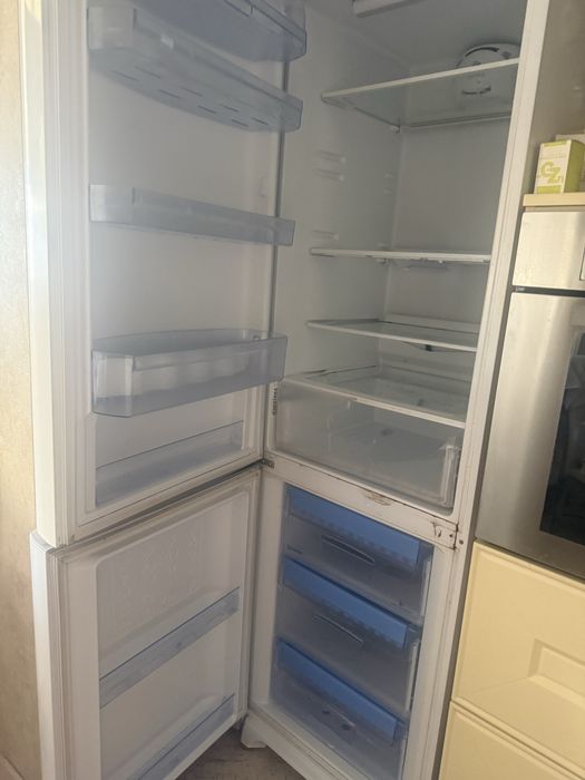 Холодильник indesit на запчастини