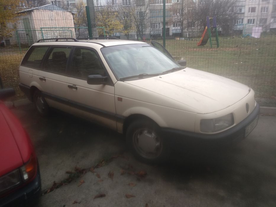 Продам Фольксваген Пассат б3 универсал автомат 1.8 1991г