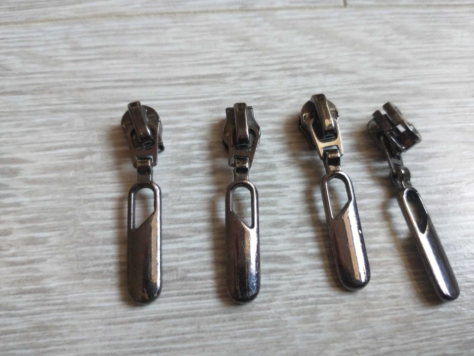 Suwak do zamka (4szt) (ciemny 4,2cm)