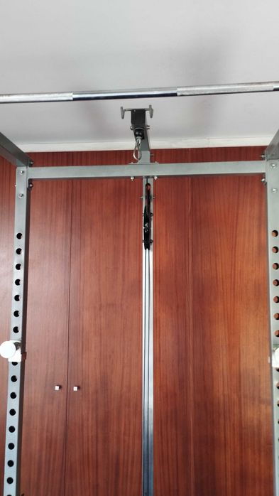 Power rack c/polia alta/baixa, barra de elevações e suporte de discos
