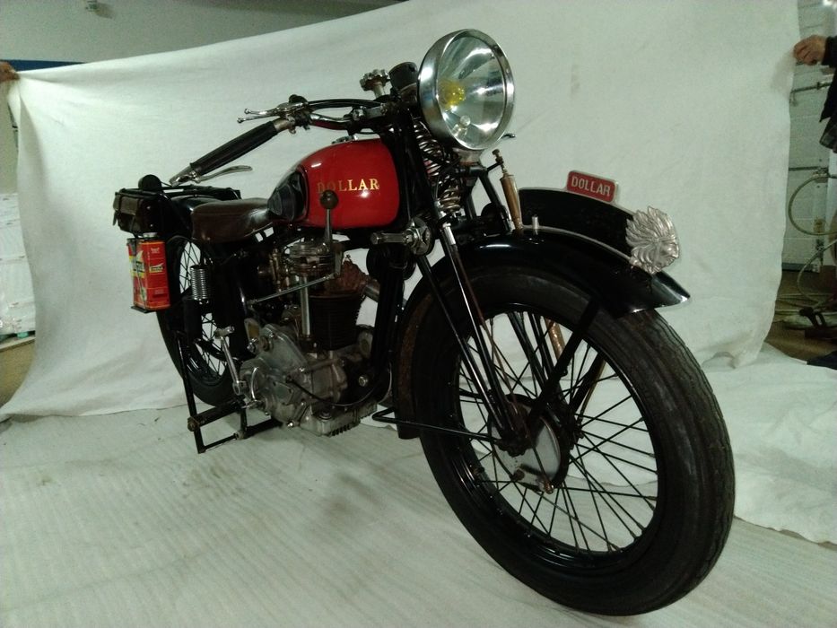 Moto Dóllar clássica antiga com matrícula da época nacional