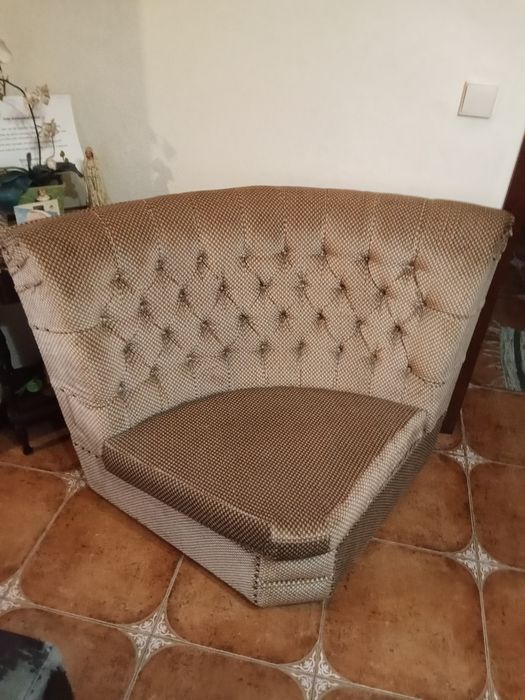 Vendo pequeno sofá meia lua como novo