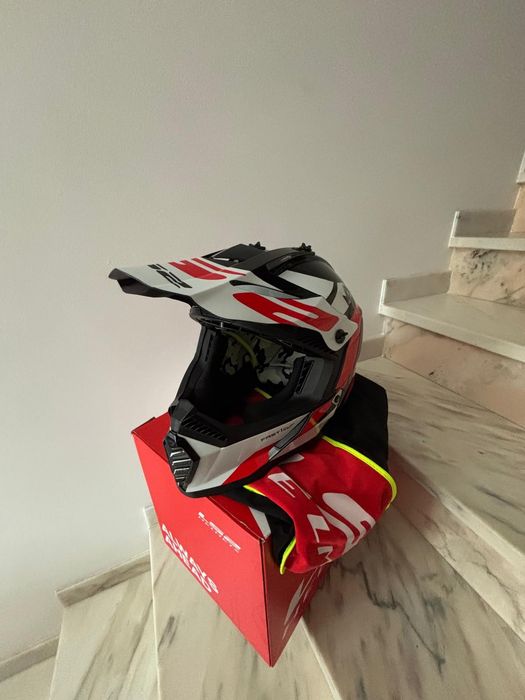 Capacete marca ls2