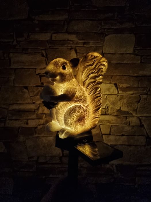 Газонний декор Білка на сонячних батареях. Світильник