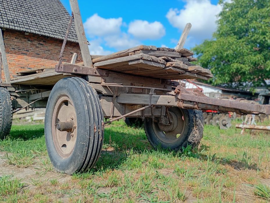 Wóz konny, przerobiony pod ciągnik rolniczy