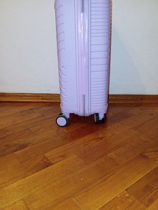 Увага продам валізу стане не новий але ціна 1200 розмір маленький.