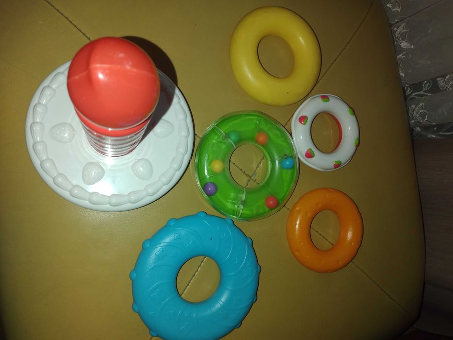 Grajacy tort urodzinowy wieza do układania smily play