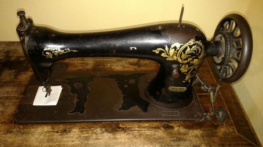 Продам швейную машинку SINGER