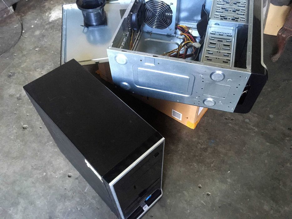Caixas diversas ATX com fonte de alimentacão e drive