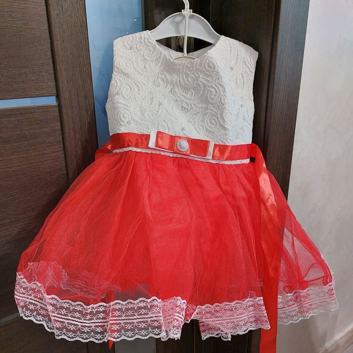 Святкова сукня для дівчинки на рік