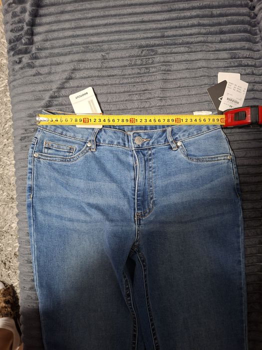 Nowe jeansowe spodni dzwony