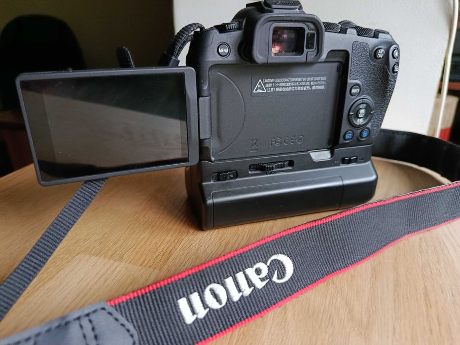 Фотоапарат Canon r8 + батарейний блок