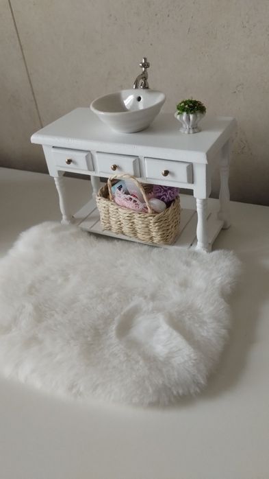 Mini szafka z umywalką do łazienki do domku Myszek lub lalek