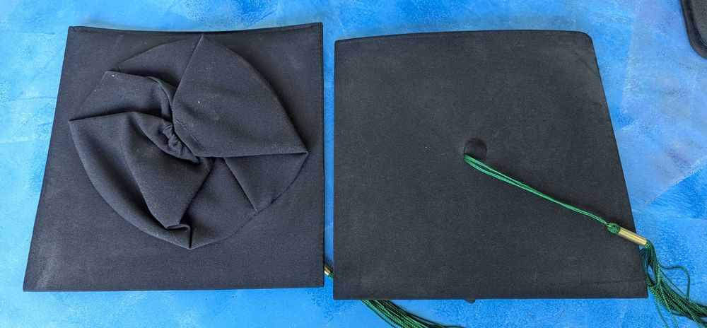 2 Czapki absolwenta studenta laureata biret zielony