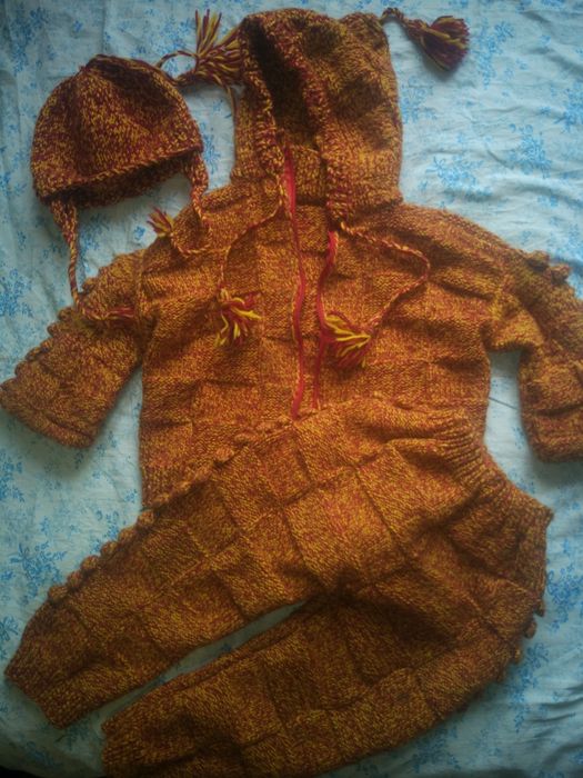 Продам вязанный теплый костюм