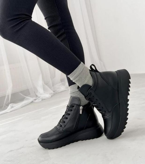 Жіночі шкіряні кросівки, черевики