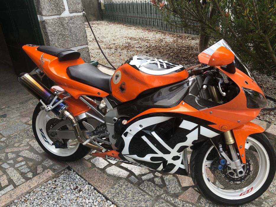 Yamaha R1 2001 – Bom estado geral – 4.300€