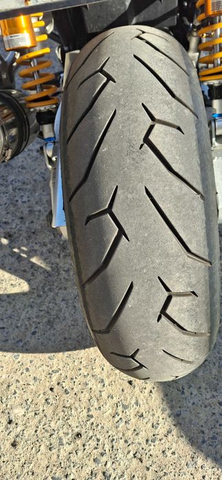 Suzuki gsx 1400 em  bom estado.