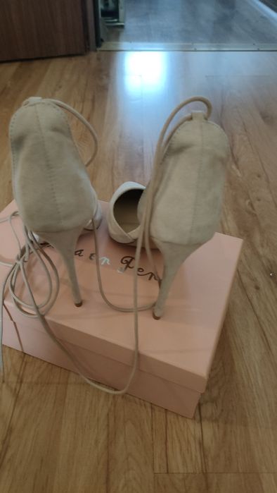 Szpilki beżowe 39/40