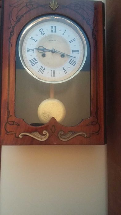 Часы настольные и настенные,кварц и механика.