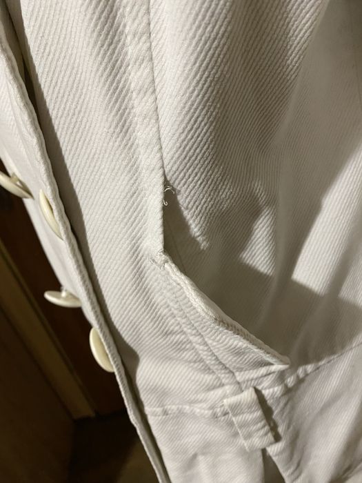 Biały  plaszcz stan zadowalajacy - opis