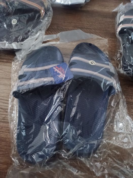Klapki nowe 8 par.