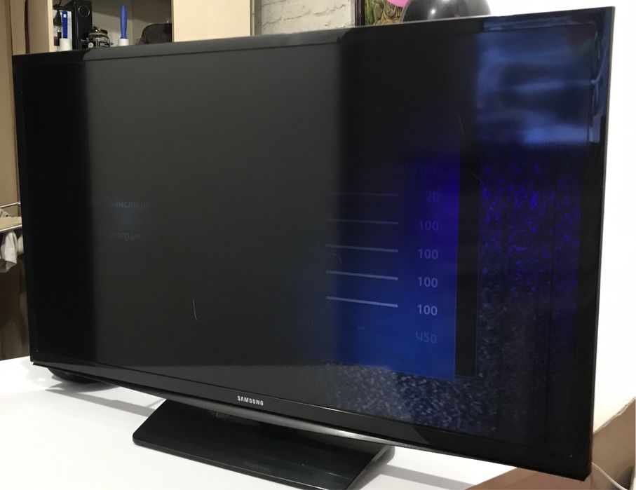 Продам телевізор на запчастини Samsung UE32H4000AK