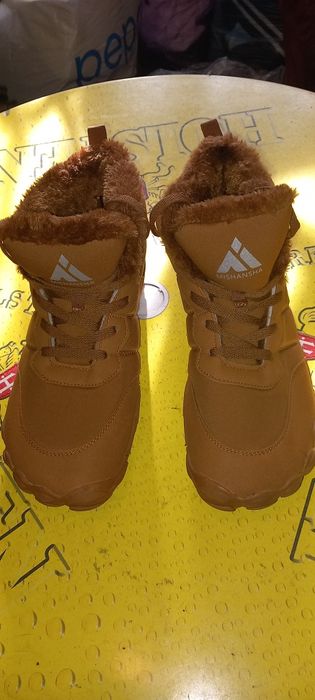 Buty lekkie zimowe śniegowce.