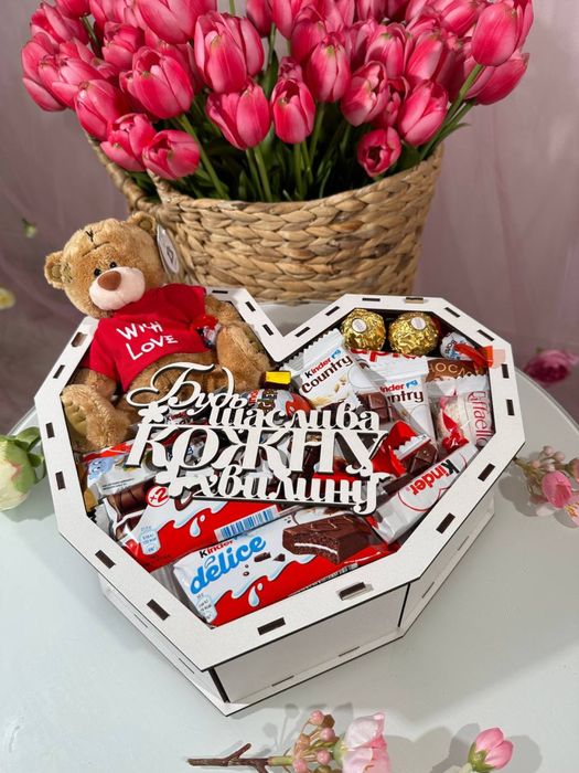 Ідеальний солодкий подарунок коханій до 8 березня з солодощами і Teddi