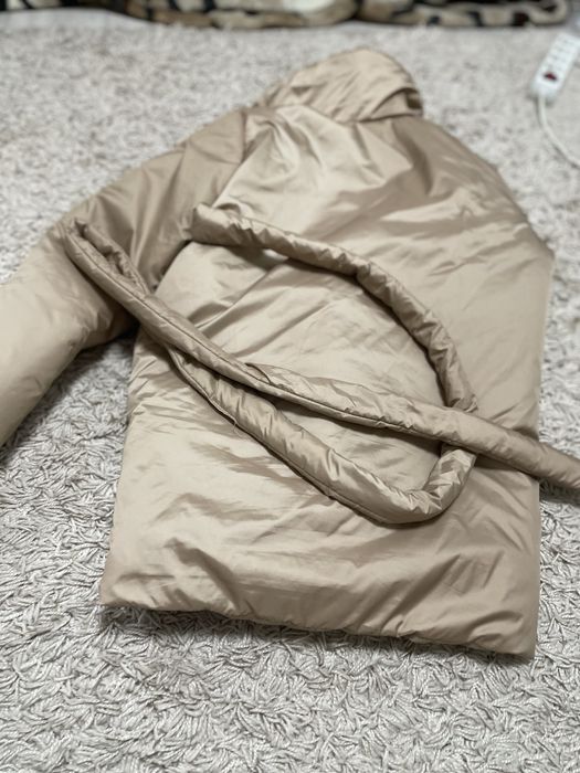 Куртку жіночу продам 46-48 розмір.