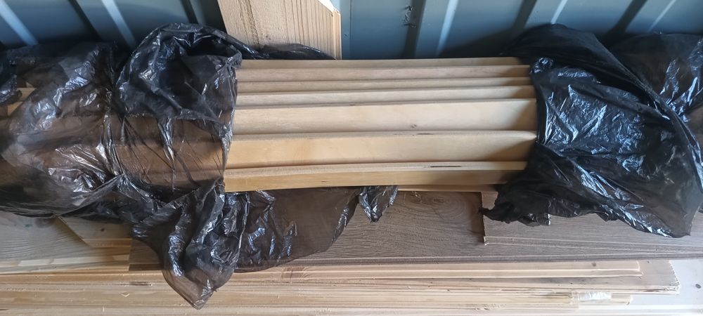 Dwa stelaże ,łóżko ikea rozsuwane .