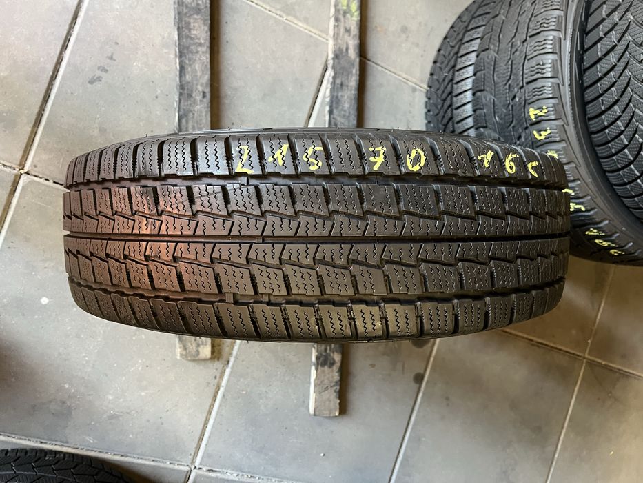 Opona zimowa 215/70/R16C Hankook Winter RW06 - 1 sztuka