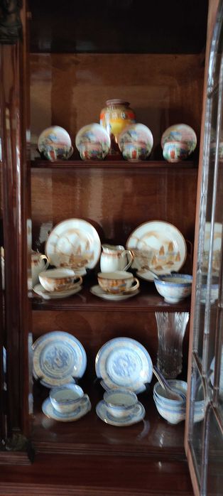 Vendo 3 serviços de chá e café