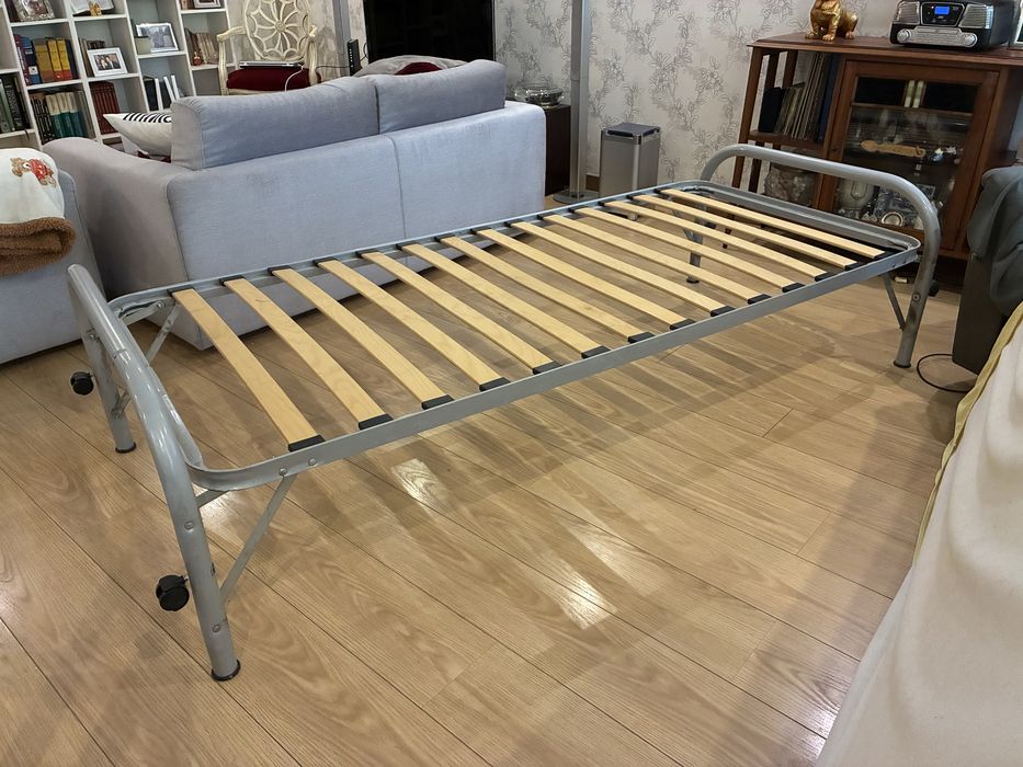Cama  de ferro robusta