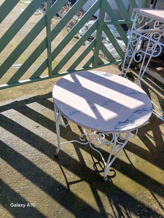 Aparador e mesa de centro