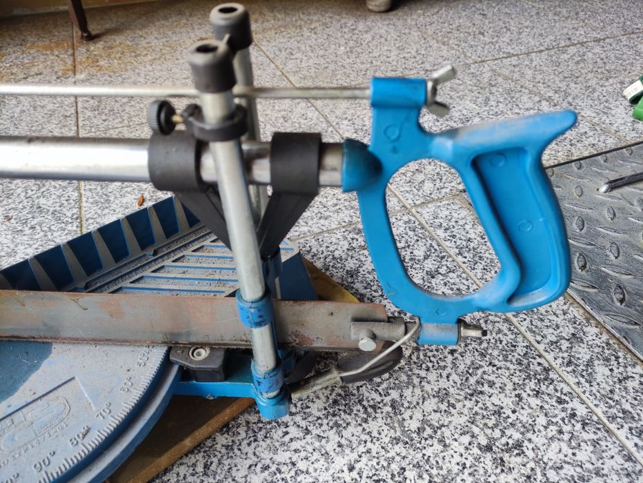 Serra de esquadria dupla