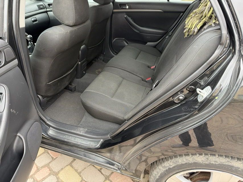 В продажі Toyota avensis