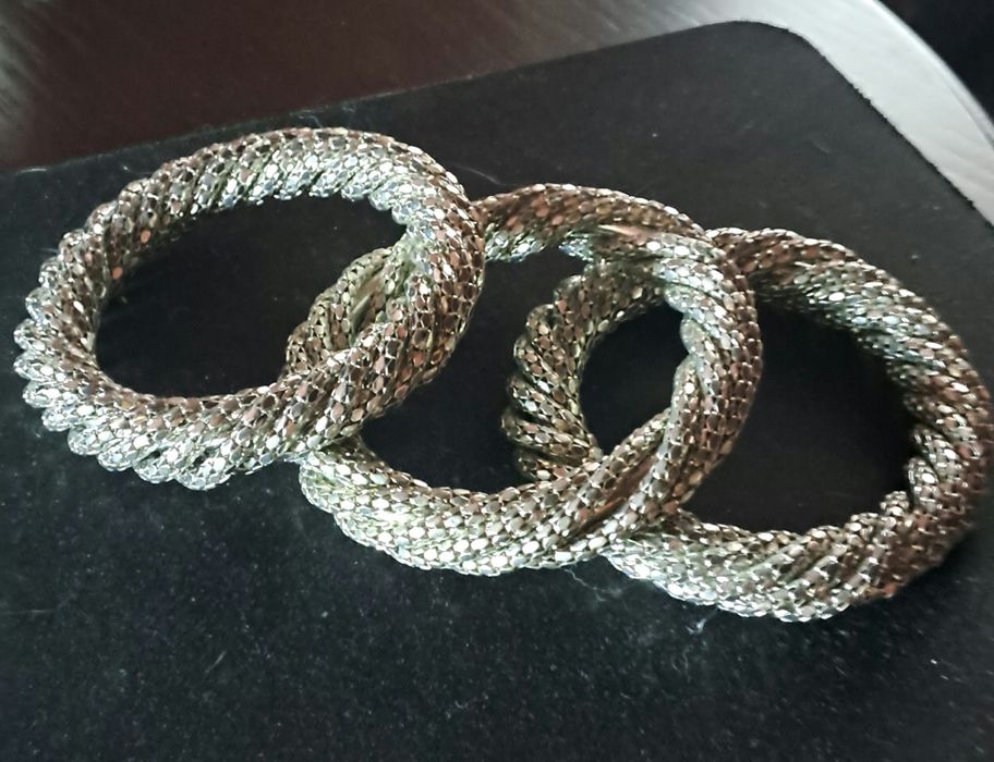 Продам браслеты, бижутерия.